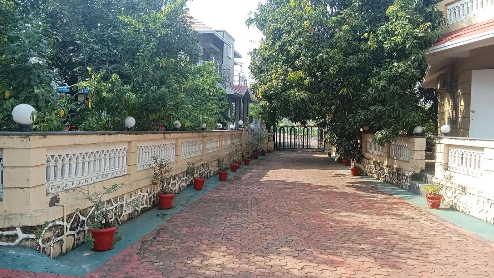Giriraj Garden Resort Vagholi  Luaran gambar